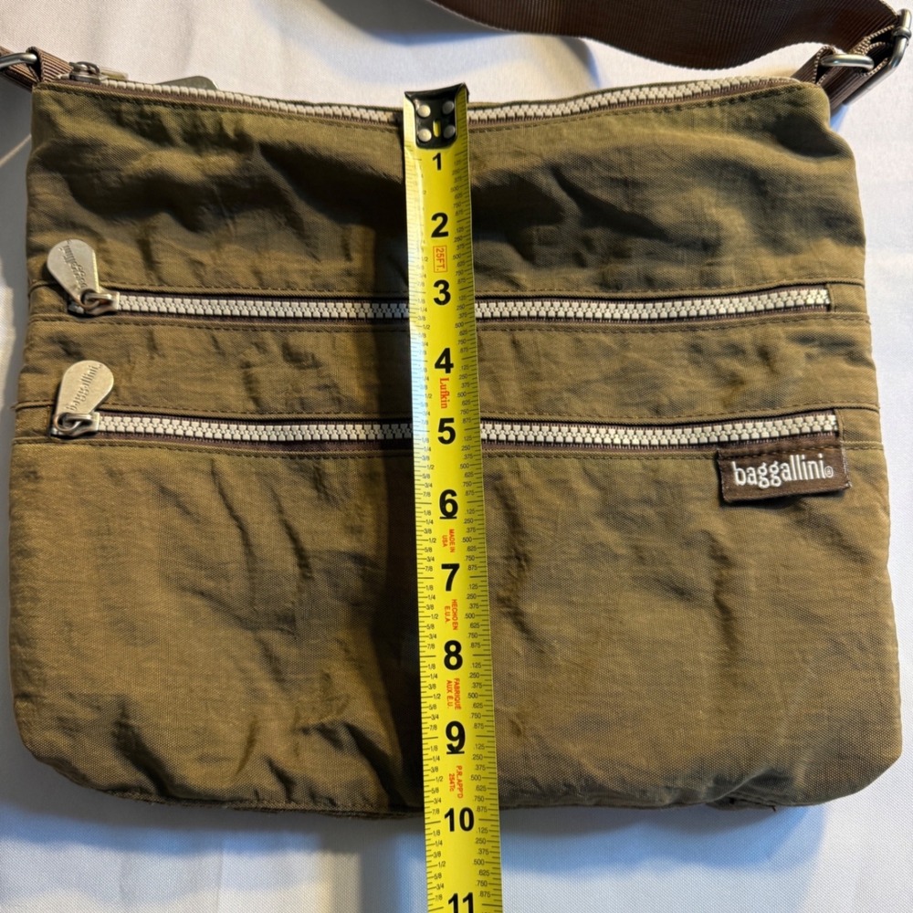 Baggallini Olive Green Nylon Crossbody Bag Multi Zip Travel Purse Brown Strap - Picture 3 of 11